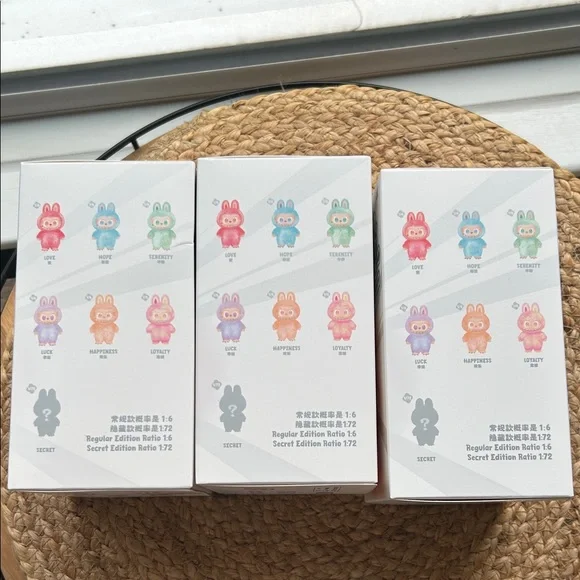 LOVE- Big into energy Labubu plush pendant - Picture 3 of 6